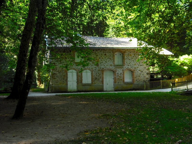 Ancienne batisse au parc de l'Aurence